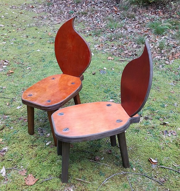 琵琶湖の水滴椅子　（水滴先　右・左）セット販売。　　水滴の椅子（水滴先　右・左）の一方が完売の場合は販売出来ません。 1枚目の画像