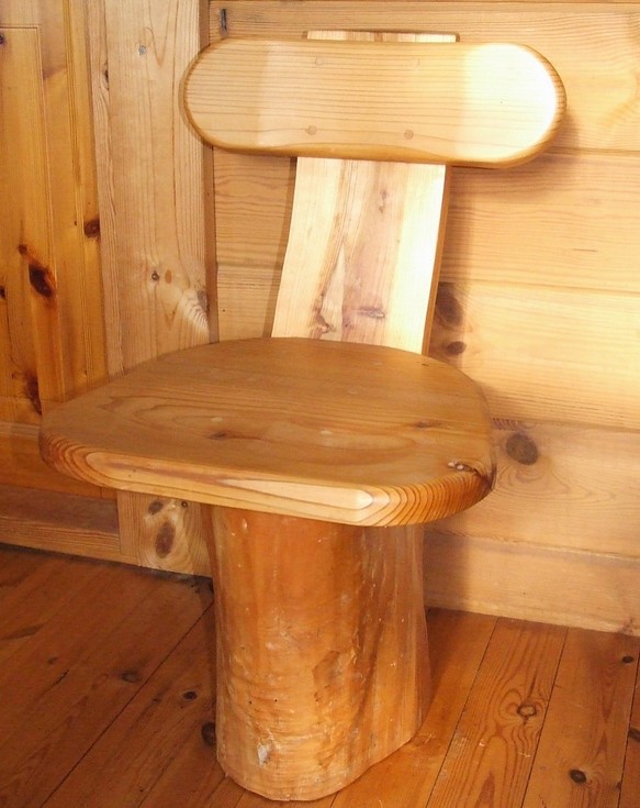 丸太を加工して創った世界中に一つしか無いハンドメイド椅子　きかんぼう　 1枚目の画像