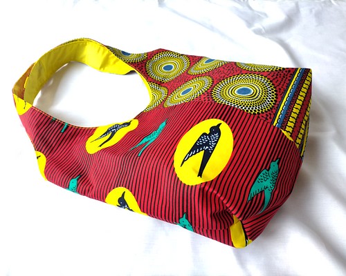 たっぷり入る アフリカ布 ツバメトートバック /ショルダーバック
