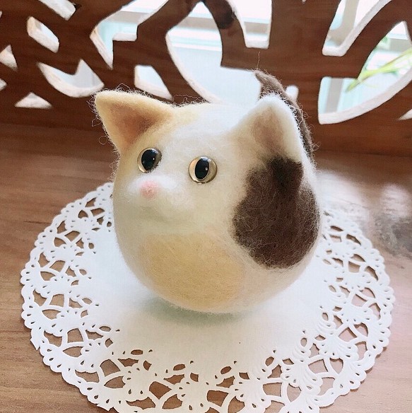 まんまる猫 起き上がりこぼし 三毛猫 おもちゃ 人形 Littl Ten 通販 Creema クリーマ ハンドメイド 手作り クラフト作品の販売サイト