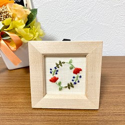刺繍フレーム　お花のリース 1枚目の画像