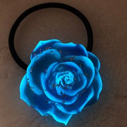 花型ヘアゴム ネイビー×青緑　バラ　かんざし　ブローチ 1枚目の画像