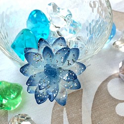 花型ヘアゴム 紺×水色　かんざし　ヘアピン 1枚目の画像