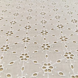 【カットワークフラワー綿レース】日本製/60ローン/生地刺繍 1枚目の画像