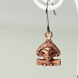 繩文豆泥人“石之壺小姐”（659-345/純銅製）的一隻耳朵無環耳環 第1張的照片