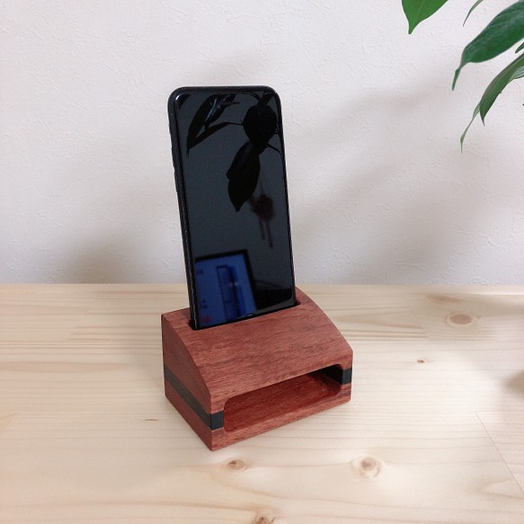 送料無料！高級木材・紫檀、黒檀のiPhoneスタンド＋スピーカー 1枚目の画像