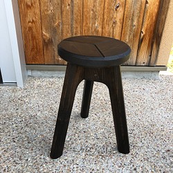 【木の丸椅子】木製三脚スツール(鉄媒染)
