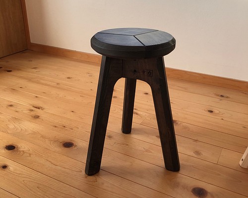 【木の丸椅子】木製三脚スツール［黒］ 椅子（チェアー