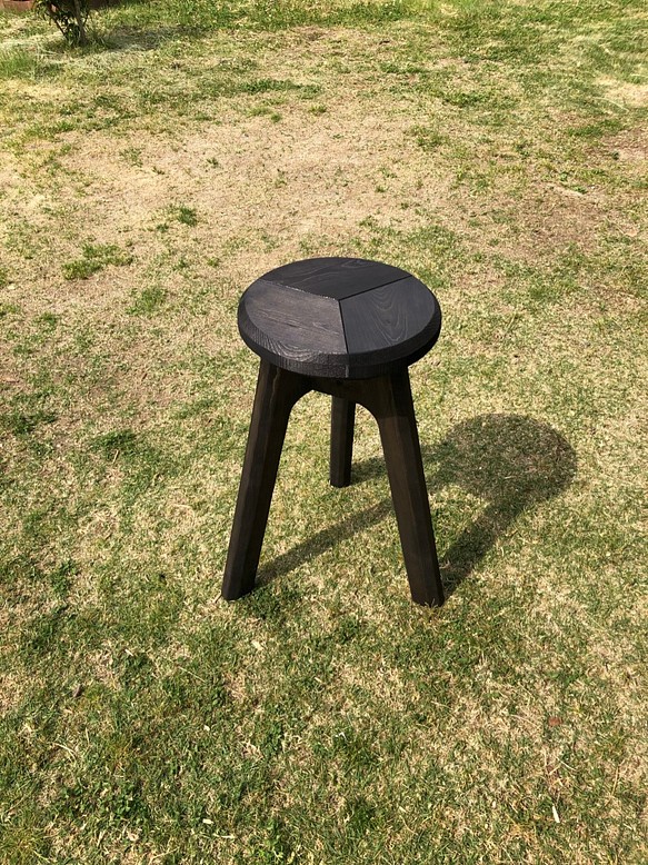 ※受注後制作《高さ49》【木の丸椅子】木製三脚スツール(鉄媒染) 1枚目の画像