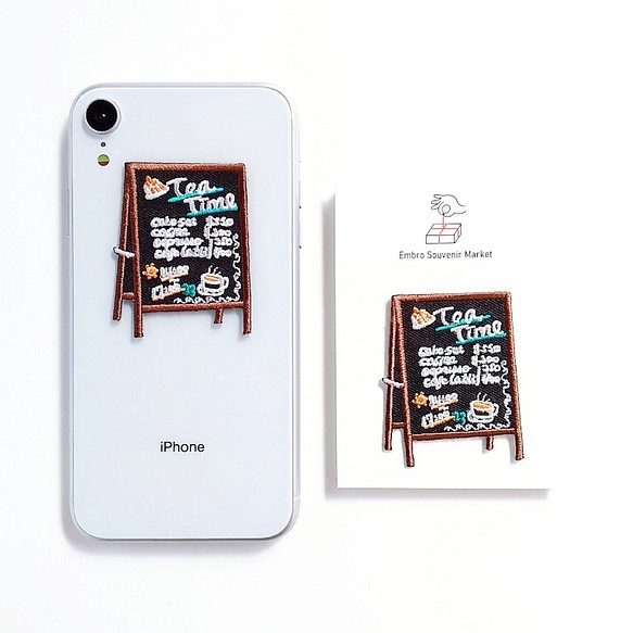 おしゃれカフェの看板メニュー 2ways 刺繍のアイロンワッペン ステッカー スマホケースにも Iphoneケース カバー Embrosouvenirmarket 通販 Creema クリーマ ハンドメイド 手作り クラフト作品の販売サイト