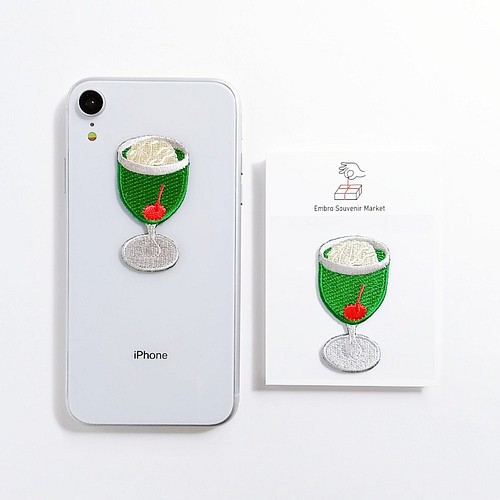 魅惑のクリームソーダ 2ways 刺繍のアイロンワッペン ステッカー スマホケースにも Iphoneケース カバー Embrosouvenirmarket 通販 Creema クリーマ ハンドメイド 手作り クラフト作品の販売サイト