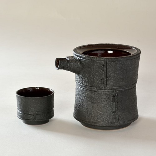 京焼「黒鉄釉錆肌片口酒器セット」柴田恭久作 陶器 おちょこ・ぐい呑み・徳利 柴田窯 通販｜Creema(クリーマ) 10093139