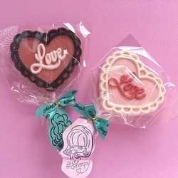 【食品】【10本セット】大きなハートのロリポップチョコレート　バレンタインデー　デコレーションチョコレート 1枚目の画像