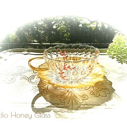 ガラスのカップ＆ソーサー ～リーフ柄・ピンク&ゴールド  (絵付けガラス) 1枚目の画像