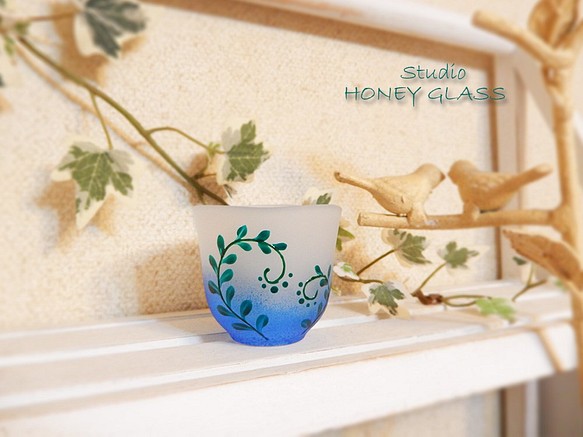 ガラスの酒杯　～Bluegreen leaf(絵付けガラス) 1枚目の画像