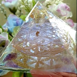 ミニピラミッドオルゴナイト〜フラワー・オブ・ライフ 1枚目の画像