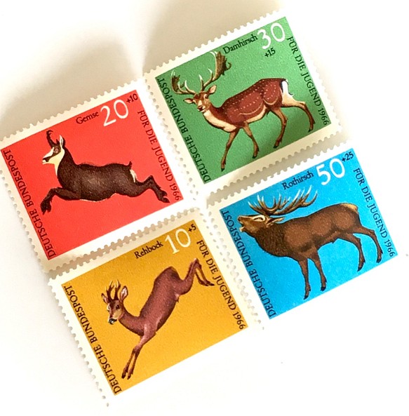 鹿の切手4種セット（未使用外国切手・未使用古切手）｜ アンティーク