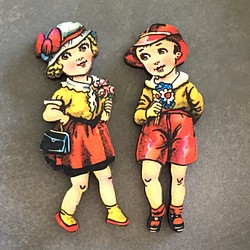 木製胸針 2 件套 | 男孩和女孩（紅色） 第1張的照片