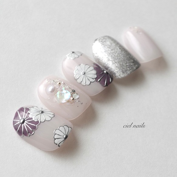 和装におすすめ 菊模様の和ネイルチップ ネイルチップ ネイルシール Ciel Nails 通販 Creema クリーマ ハンドメイド 手作り クラフト作品の販売サイト