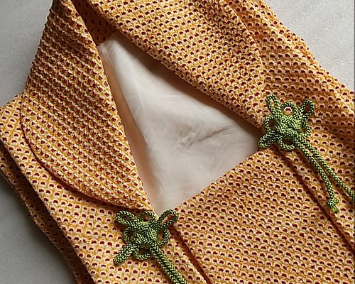 赤ちゃん着物と正絹総絞りの手縫いの被布