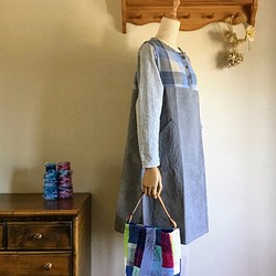 手織りとハーフリネンのバルーンジャンバースカート（グレイッシュ水色チェックM～Lサイズ） 1枚目の画像