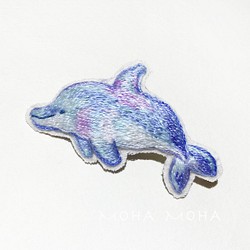 海洋水色海豚的手工刺繡胸針之夜 第1張的照片