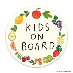 Kids on Board「果物リース」車用　カーステッカー（マグネット）／子供が乗ってます 1枚目の画像