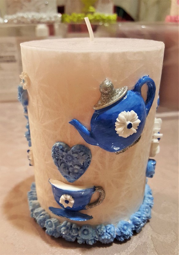 Tea Time （ロイヤルブルーのポットとカップ。ブルーの花をちりばめて） 1枚目の画像