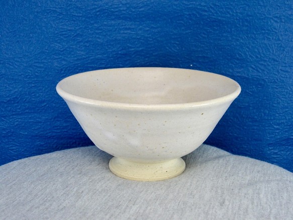陶器ご飯茶碗（中）藁白釉その１ 1枚目の画像