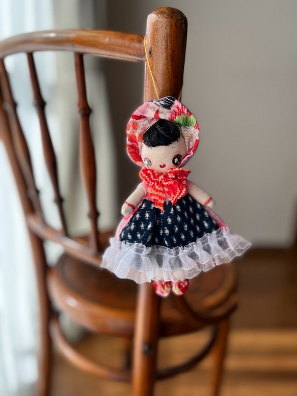 レトロな文化人形　赤いリボン　和布人形　古布ドール　キュート人形 1枚目の画像