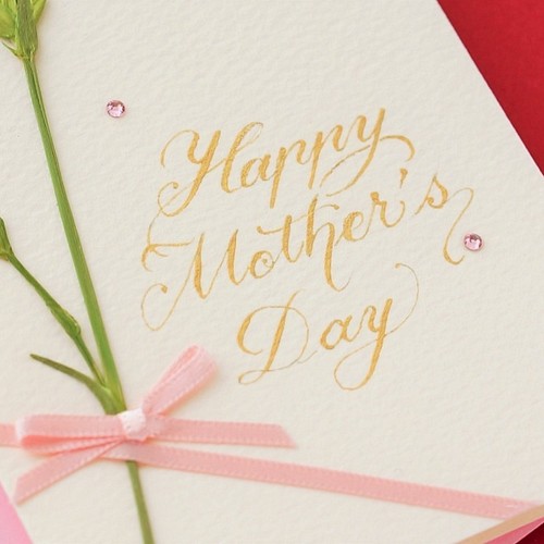 押し花とカリグラフィーの母の日カード Happy Mother S Day ピンクのカーネーションのメッセージカード カード レター 西洋の書道とお花達 通販 Creema クリーマ ハンドメイド 手作り クラフト作品の販売サイト