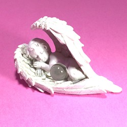 ミニ天使の器付き　マダガスカル産水晶1個（穴無）　お守りパーツ 1枚目の画像