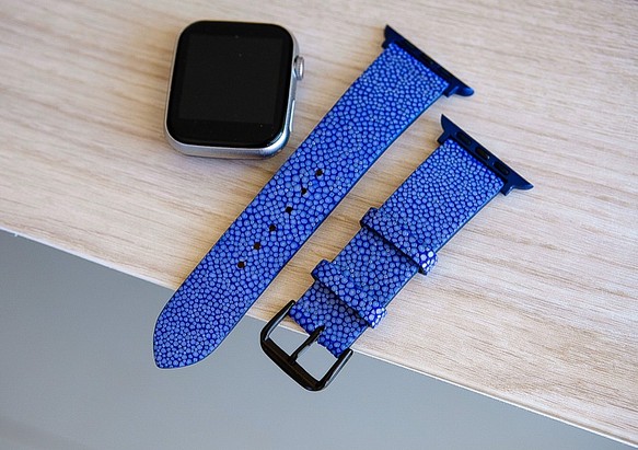 キャンペン中 高級革使用】スティングレイ　エイ革　Applewatchベルト　腕時計 バンド　ブルー 1枚目の画像