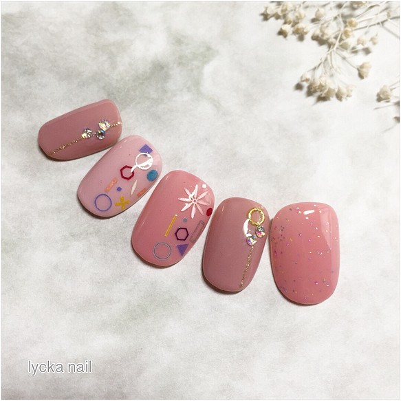 Nail 002 18最新アート レトロポップなネイル ピンク系 オールシーズン ネイルチップ ネイルシール Lycka Nail Accessory 通販 Creema クリーマ ハンドメイド 手作り クラフト作品の販売サイト