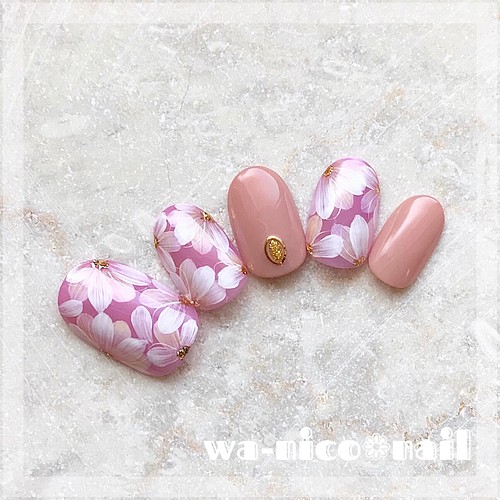 No 10 大人上品フラワーネイル ピンクベージュ ラメ 花 可愛い オシャレ ネイルチップ ネイルチップ ネイルシール Wanico Nail 通販 Creema クリーマ ハンドメイド 手作り クラフト作品の販売サイト