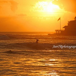 【Stoked in Sunset】ハワイ海の写真　サーフィン　ビーチ　ヤシの木　南の島　夕陽　風景写真　マットフレーム 1枚目の画像