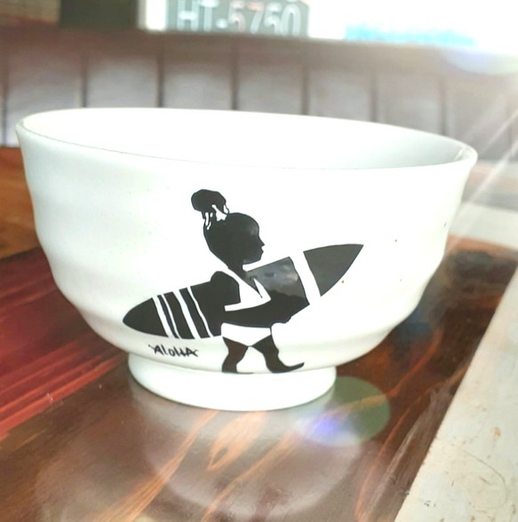 海を感じるお茶碗(サーフガール) 1枚目の画像