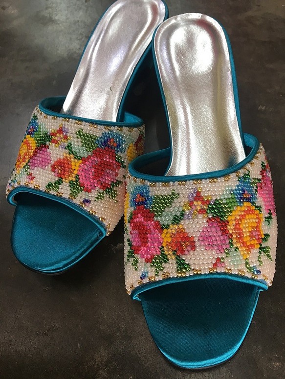 ◆ニョニャ　ビーズ刺繍　サンダル◆　opened toes