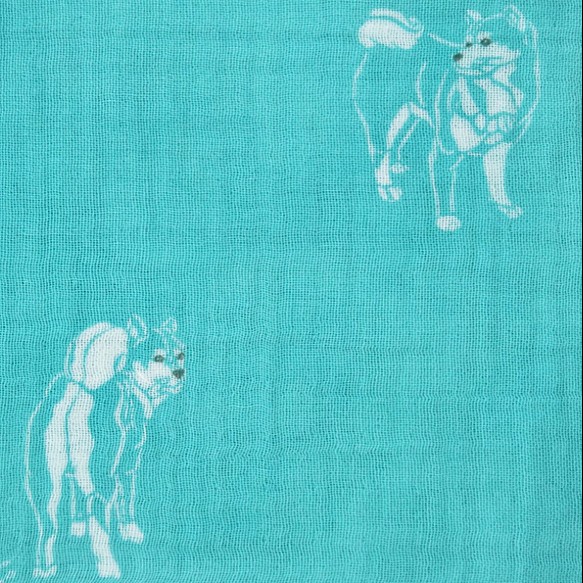 やわらか４重ガーゼハンカチ(型染め)  ～柴犬～ 薄あおみどり色 1枚目の画像
