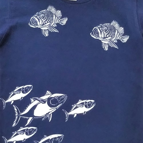 型染め1 お魚子供tシャツ 1 カサゴ マグロ 紺色 子供服 カタソマリ 通販 Creema クリーマ ハンドメイド 手作り クラフト作品の販売サイト