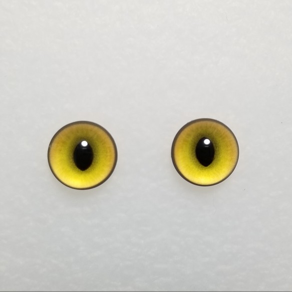 R42　猫の瞳　１２㎜　グラスアイ　羊毛フェルト用 1枚目の画像