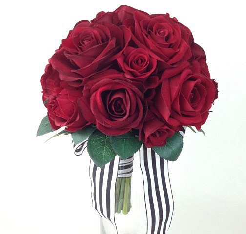 赤バラのクラッチブーケ（ウエディングブーケ造花） 1枚目の画像