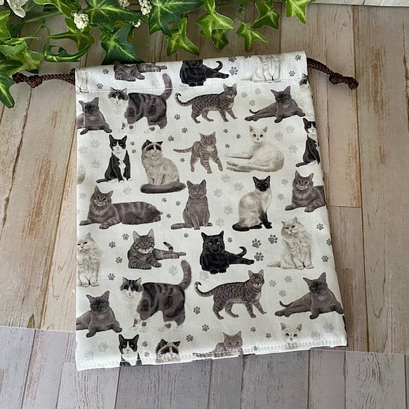 モノクロームな猫図鑑の巾着袋　アメリカンコットン　裏なし　送料無料 1枚目の画像