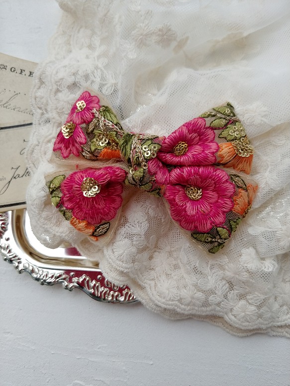 Creema限定　刺繍のBonheur ruban　ヘアクリップ　花柄ピンク　 1枚目の画像