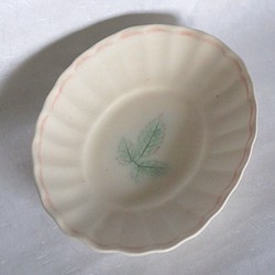 楕円皿　ナチュラル　かわいい　白　作家　丹下郁　ヤブガラシ　陶芸　スウィーツ皿 1枚目の画像