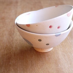 粉紅色和淡藍色圓點碗（組二） 第1張的照片