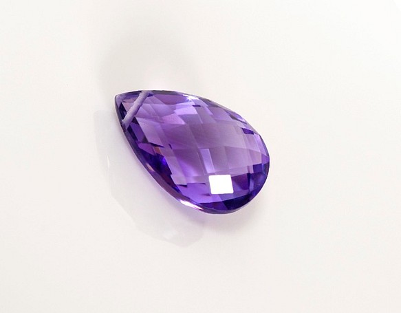 高品質的大型花式切割紫水晶，梨形項鍊 第1張的照片