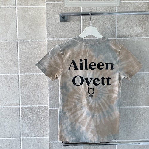 キッズ 茶系 タイダイ柄 Tシャツ 140 綿100 手染め 一点物 Tシャツ カットソー Aileen Ovett 通販 Creema クリーマ ハンドメイド 手作り クラフト作品の販売サイト