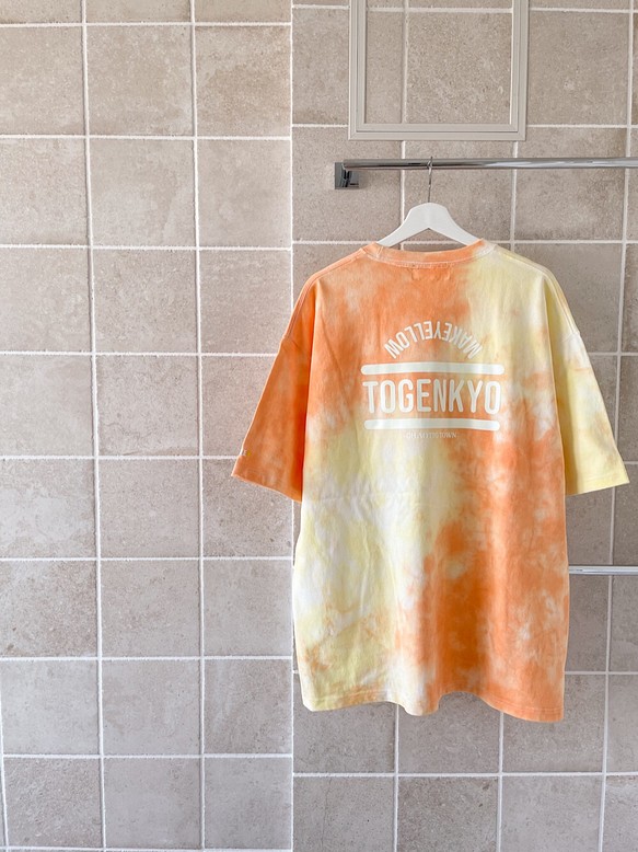 MAKEY＆Aileen OvettコラボTシャツ　“TOGENKYO“ タイダイ柄　オレンジ　手染め 1枚目の画像