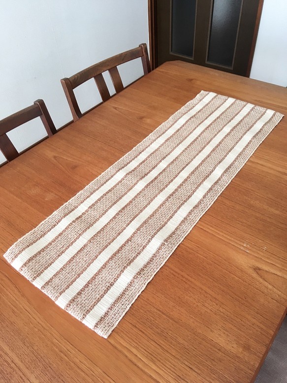 草木染め・手織り　テーブルランナーTR01 1枚目の画像